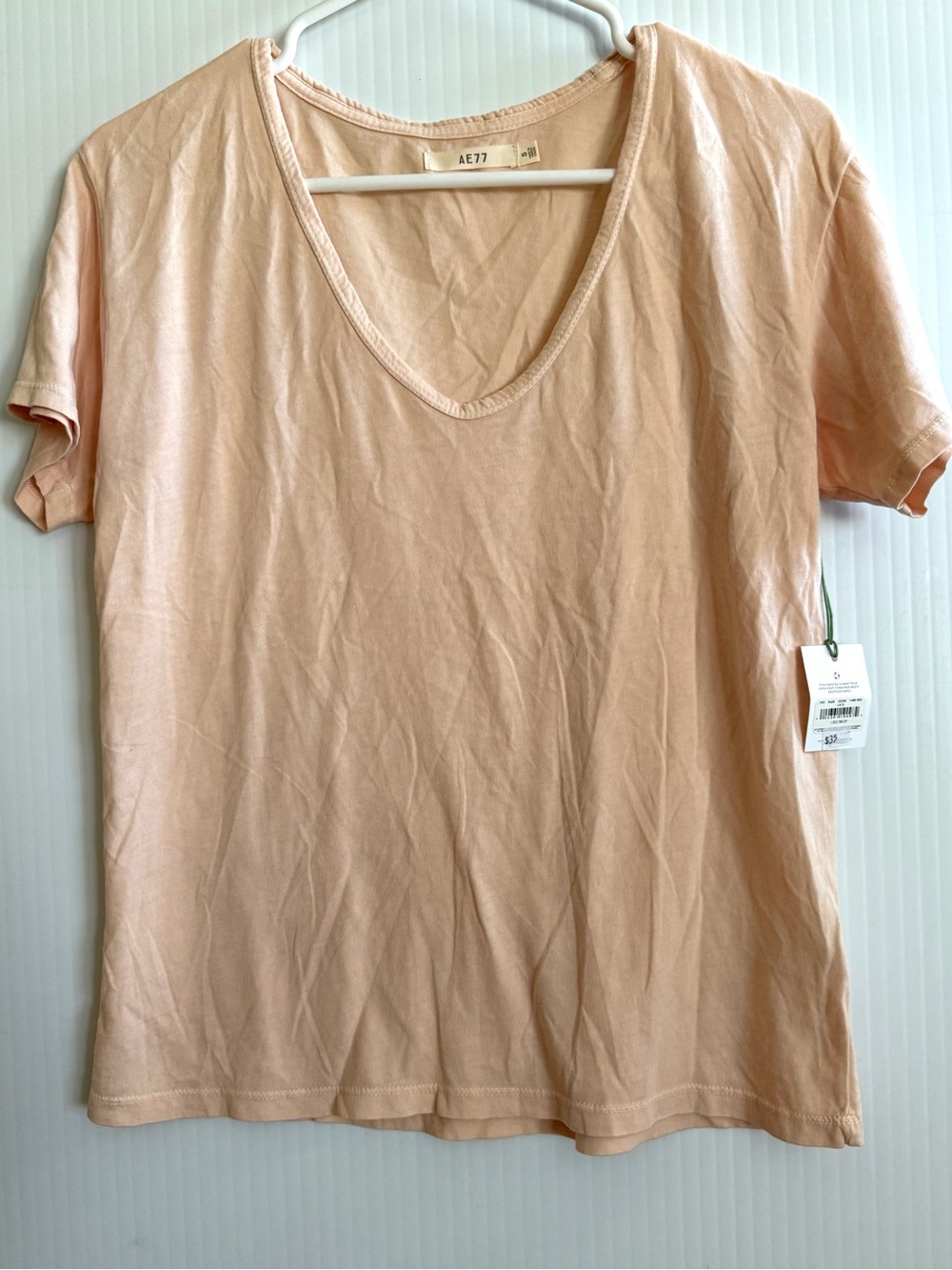 American Eagle Outfitters Peach V-Neck Short Sleeve Tee Small